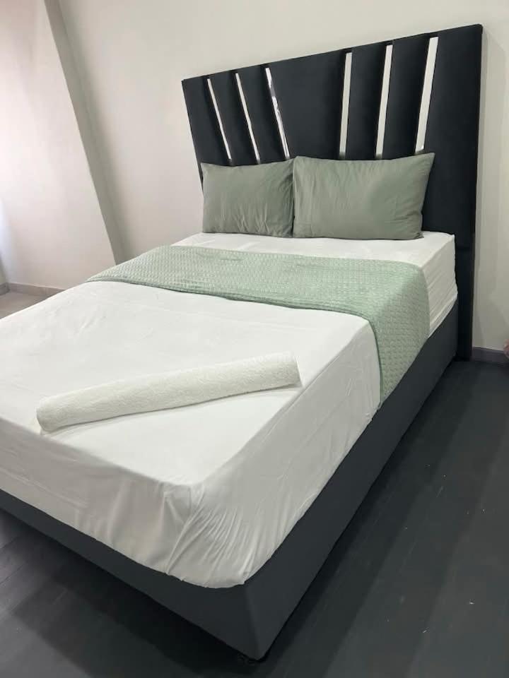 Chocolate City Guest House East London Bagian luar foto